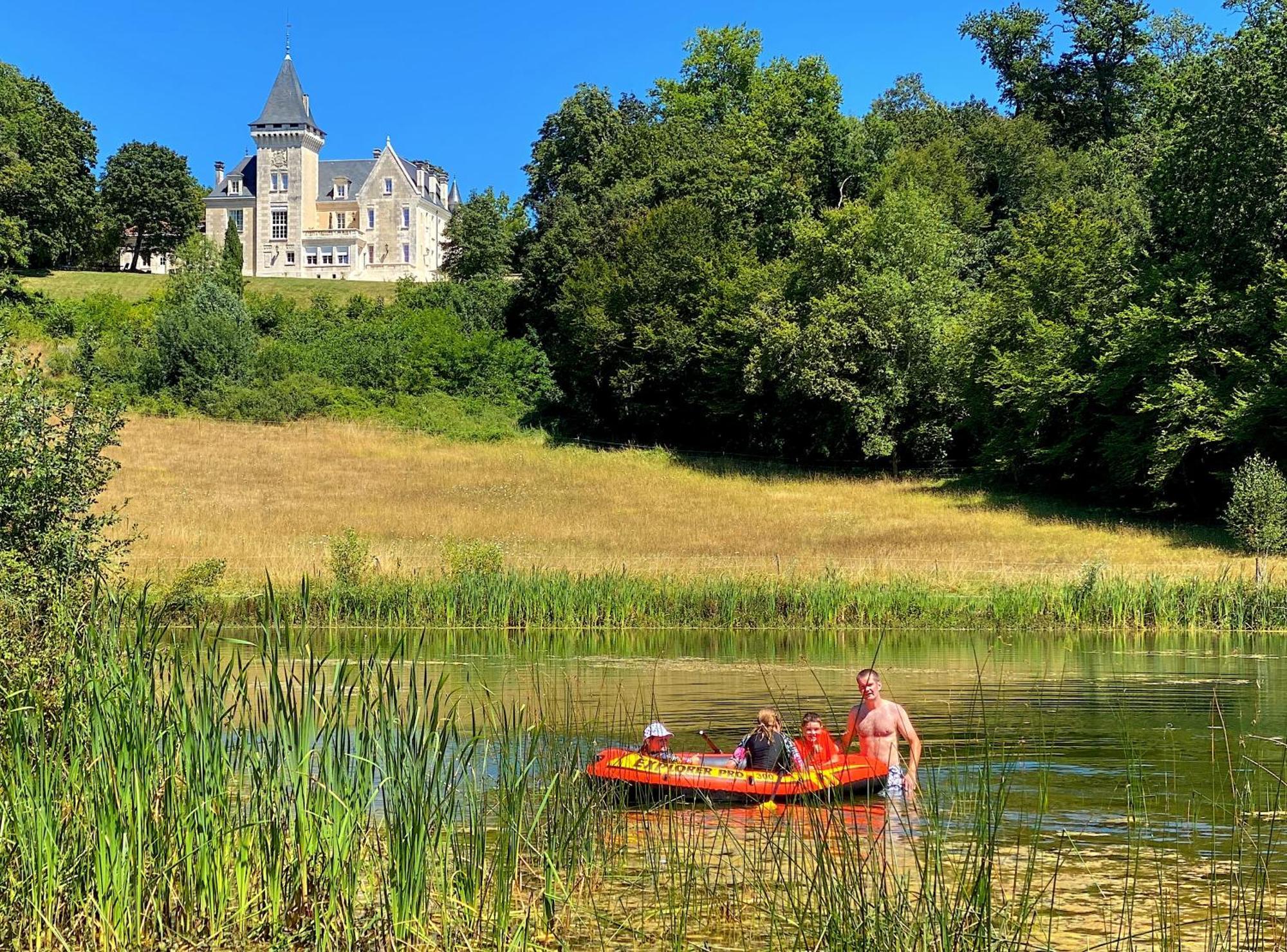 Chateau De Bellevue B&B Et Appartements Avec Piscine Saisonal Chauffee Et Chambres Partout Climatisees Saint-Avit  Exteriör bild