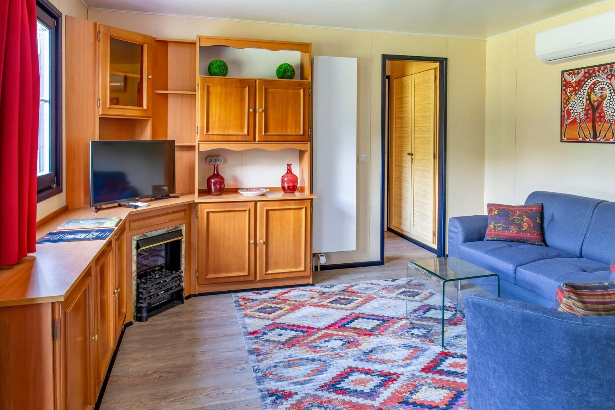 Chateau De Bellevue B&B Et Appartements Avec Piscine Saisonal Chauffee Et Chambres Partout Climatisees Saint-Avit  Rum bild