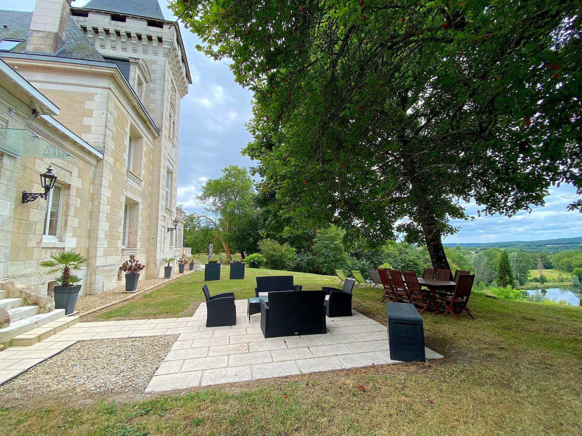 Chateau De Bellevue B&B Et Appartements Avec Piscine Saisonal Chauffee Et Chambres Partout Climatisees Saint-Avit  Rum bild